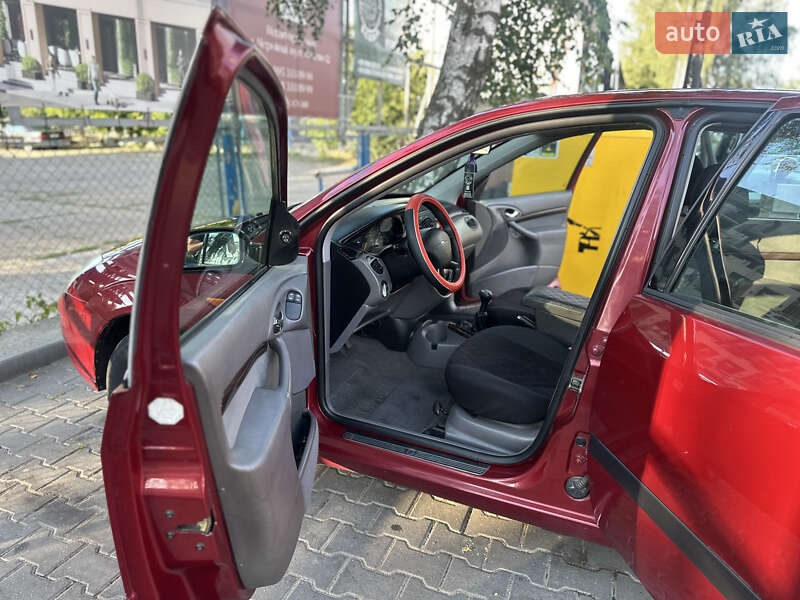 Седан Ford Focus 2000 в Черновцах