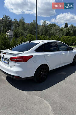 Седан Ford Focus 2015 в 