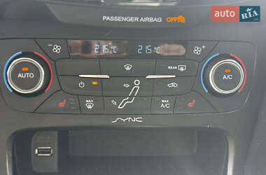 Седан Ford Focus 2015 в 
