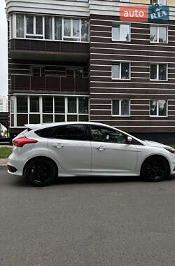 Хэтчбек Ford Focus 2016 в 