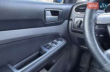 Хэтчбек Ford Focus 2010 в 
