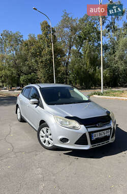 Хэтчбек Ford Focus 2011 в 