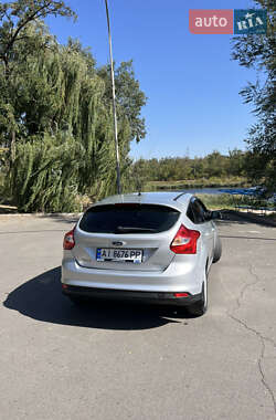 Хэтчбек Ford Focus 2011 в 