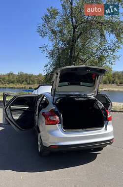 Хэтчбек Ford Focus 2011 в 