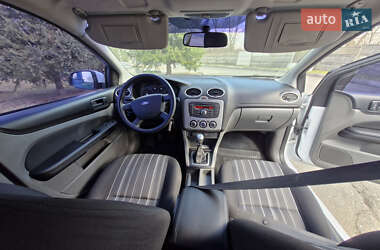 Хэтчбек Ford Focus 2011 в 