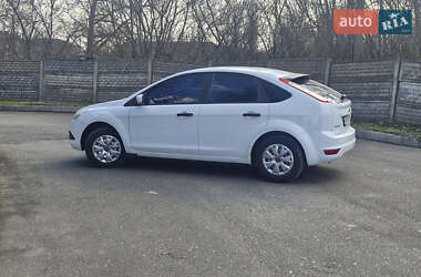 Хэтчбек Ford Focus 2011 в 