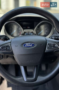 Седан Ford Focus 2015 в 