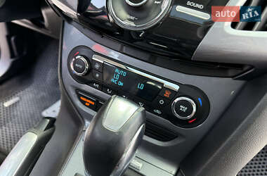 Хетчбек Ford Focus 2012 в 