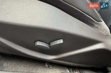 Хетчбек Ford Focus 2012 в 