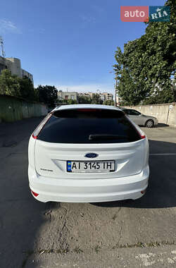Хэтчбек Ford Focus 2010 в 