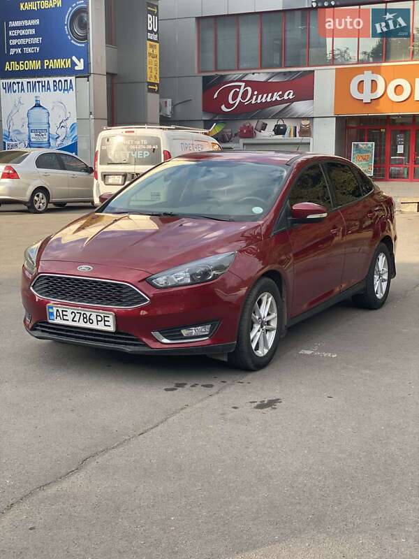 Седан Ford Focus 2015 в 