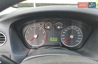 Хэтчбек Ford Focus 2006 в 