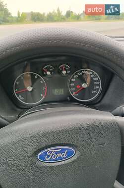 Хэтчбек Ford Focus 2006 в 