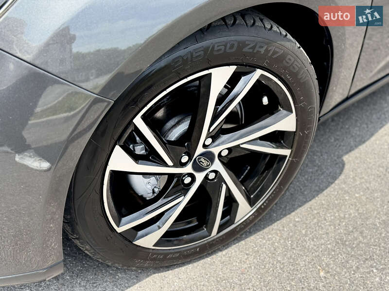 Седан Ford Focus 2015 в Виннице