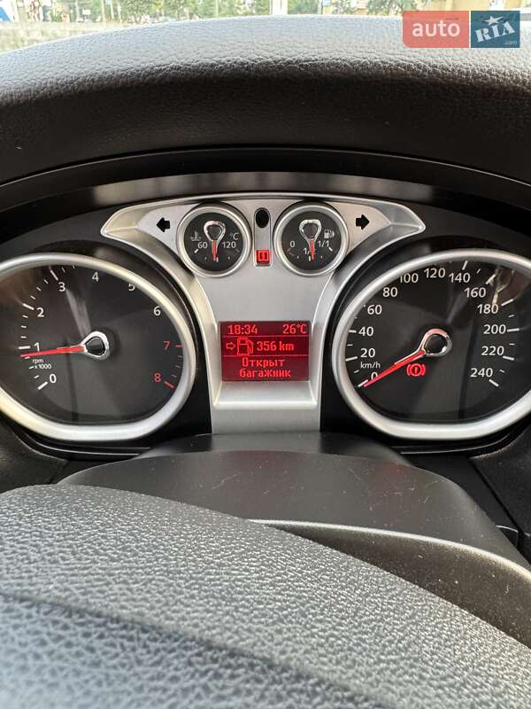 Хэтчбек Ford Focus 2010 в Сумах