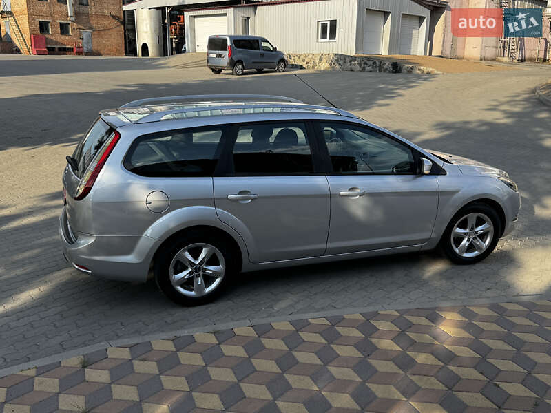 Универсал Ford Focus 2010 в Великой Багачке