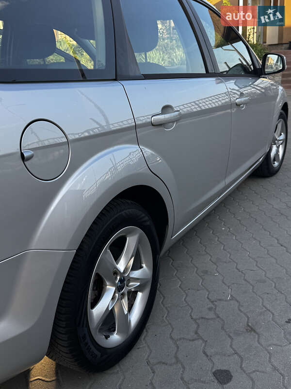 Универсал Ford Focus 2010 в Великой Багачке