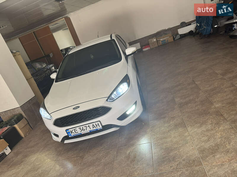 Хетчбек Ford Focus 2015 в Дніпрі