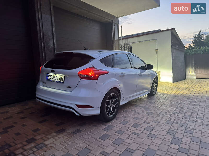 Хетчбек Ford Focus 2015 в Дніпрі