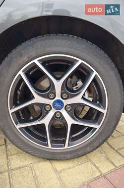 Хетчбек Ford Focus 2016 в 