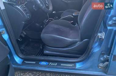 Хэтчбек Ford Focus 2000 в 