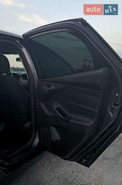 Седан Ford Focus 2015 в 