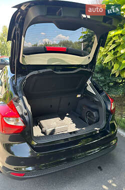 Хэтчбек Ford Focus 2014 в 
