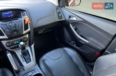 Хэтчбек Ford Focus 2012 в 