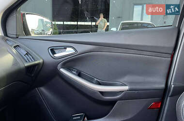 Хэтчбек Ford Focus 2012 в 