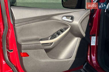 Хэтчбек Ford Focus 2012 в 