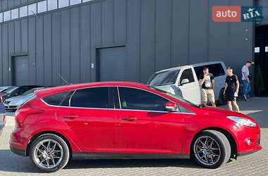 Хэтчбек Ford Focus 2012 в 