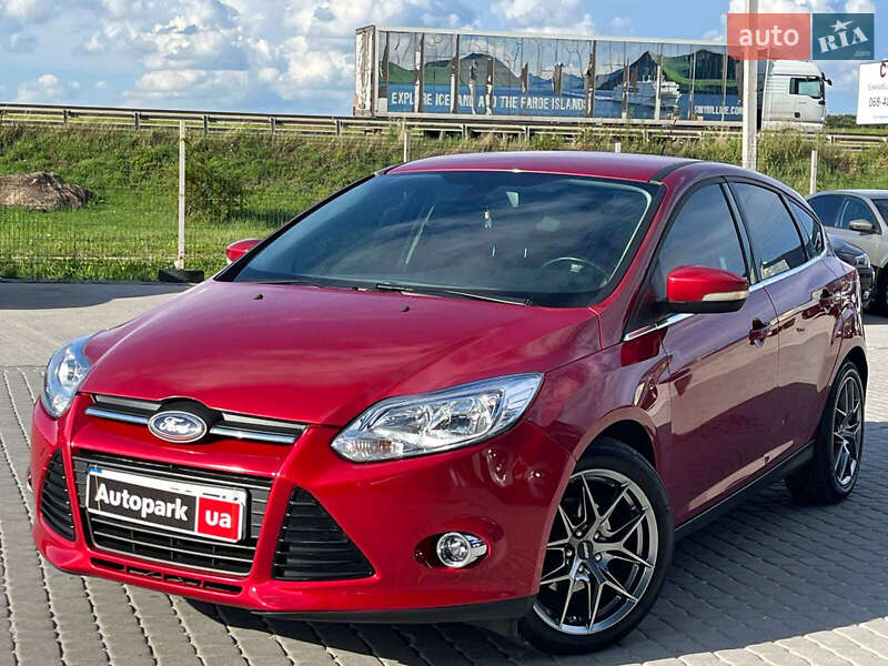 Хэтчбек Ford Focus 2012 в 