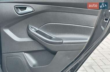 Седан Ford Focus 2015 в 