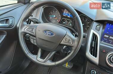 Седан Ford Focus 2015 в 