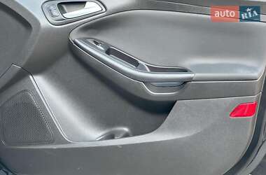 Седан Ford Focus 2015 в 