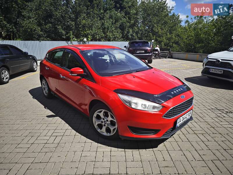 Хэтчбек Ford Focus 2015 в 