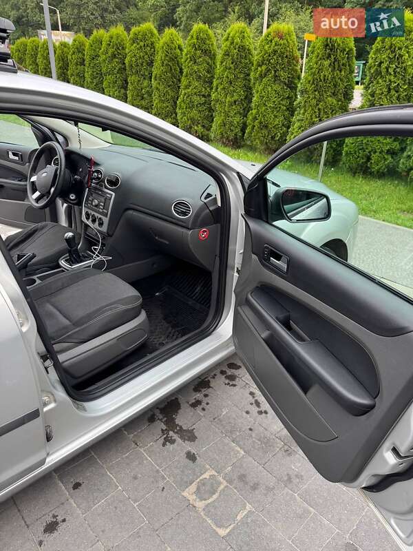 Универсал Ford Focus 2006 в Новояворовске
