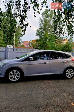 Хэтчбек Ford Focus 2011 в 