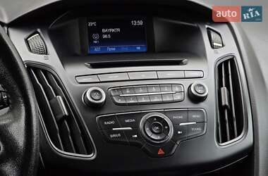 Седан Ford Focus 2015 в 