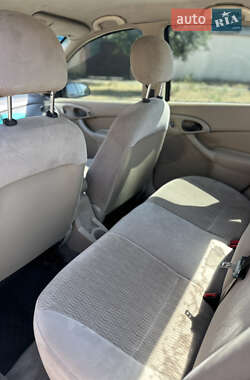 Седан Ford Focus 2000 в 
