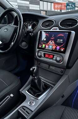 Хэтчбек Ford Focus 2009 в 