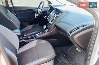 Хэтчбек Ford Focus 2012 в 