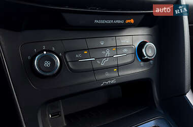 Седан Ford Focus 2015 в 