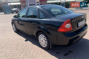 Седан Ford Focus 2010 в 