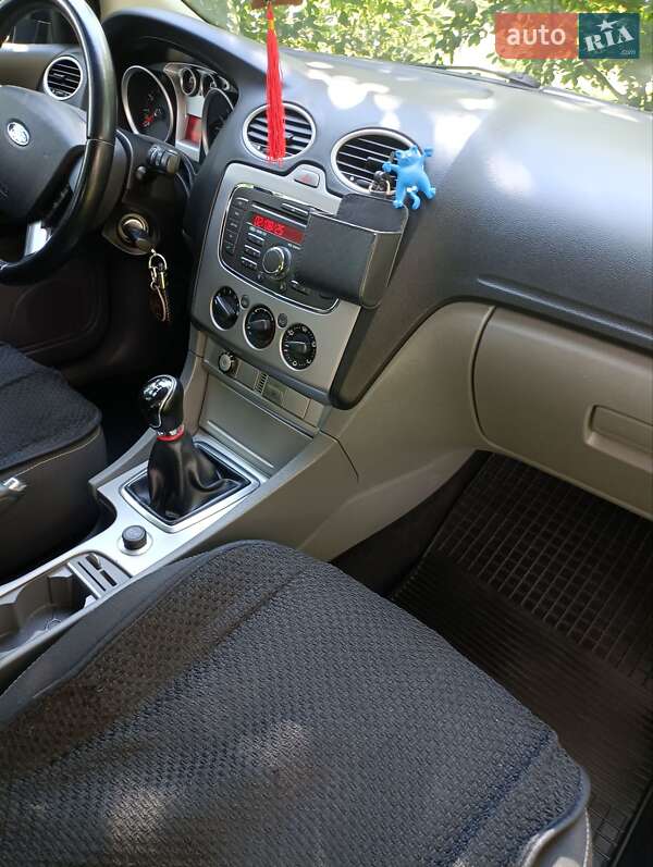 Хэтчбек Ford Focus 2010 в Ровно