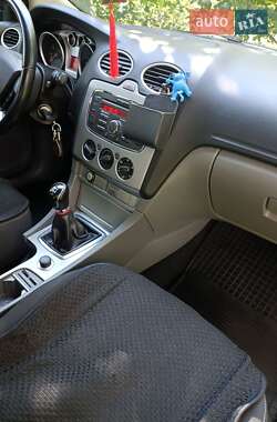 Хэтчбек Ford Focus 2010 в 