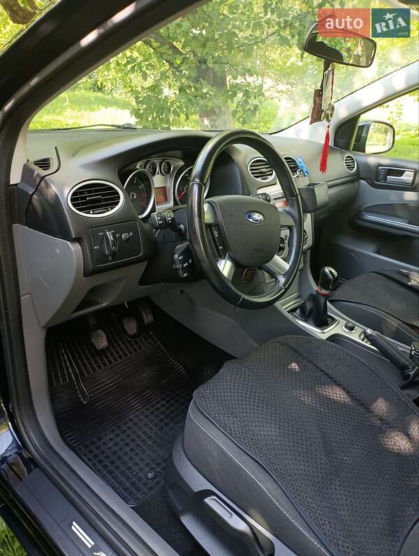 Хэтчбек Ford Focus 2010 в Ровно