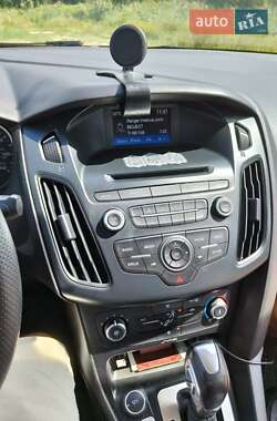 Седан Ford Focus 2015 в 