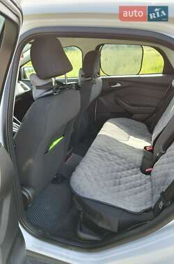 Седан Ford Focus 2015 в 