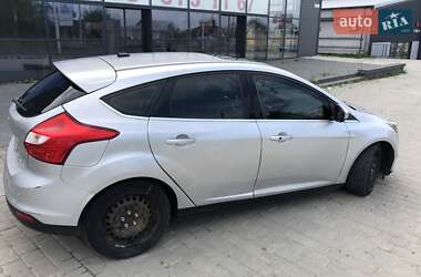 Хэтчбек Ford Focus 2012 в 